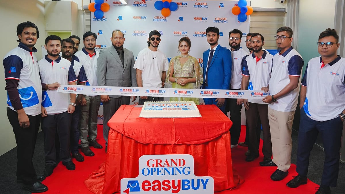 উদ্বোধনী অনুষ্ঠানে অতিথি ও কর্মকর্তারা