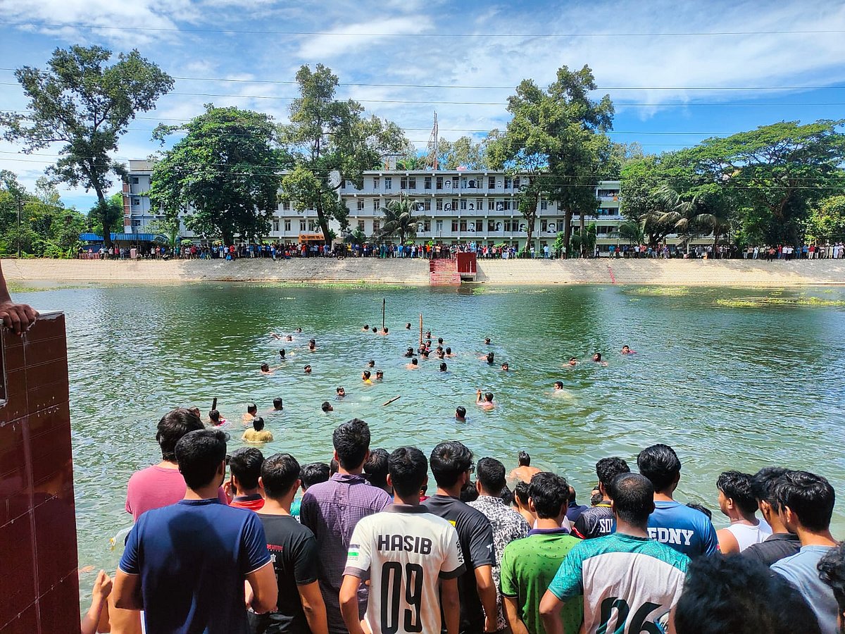 পানিতে ডুবে নিখোঁজ দুই শিক্ষার্থীর সন্ধানে পুকুরে তল্লাশী চলছে