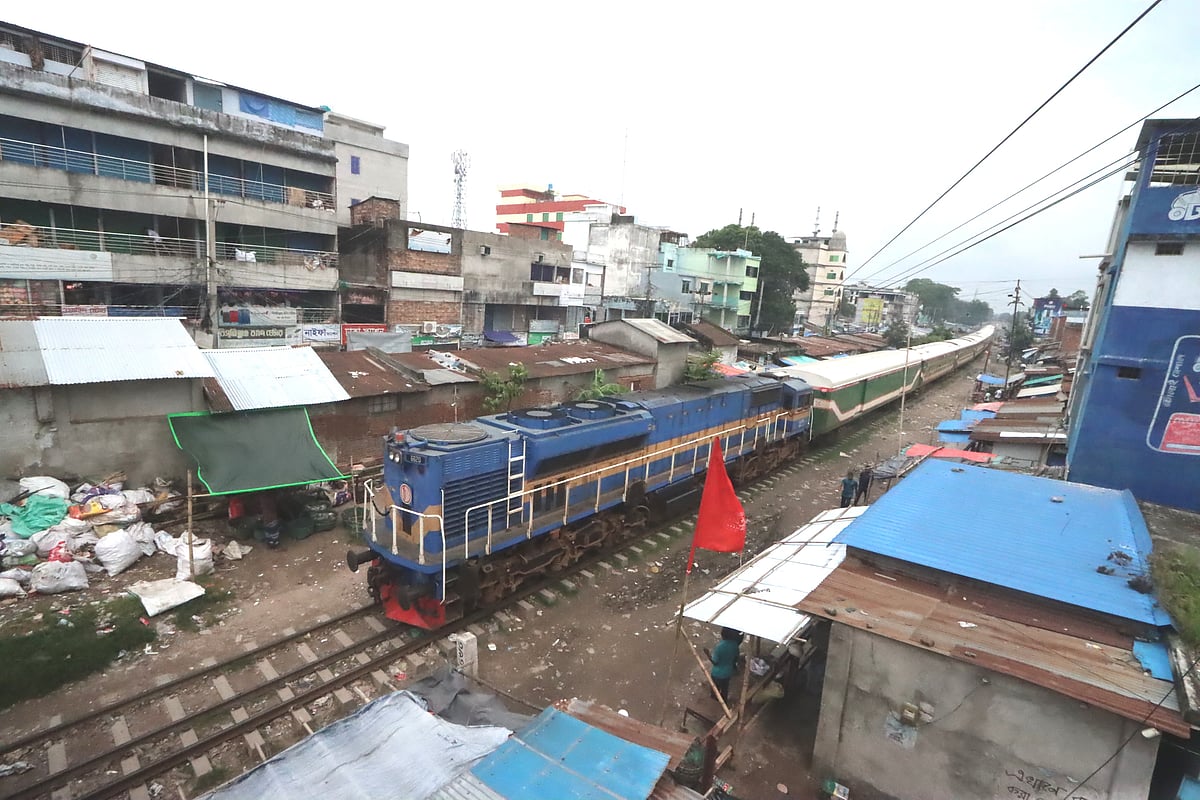উত্তরের প্রবেশদ্বার নীলফামারীর সৈয়দপুর উপজেলার প্রাণকেন্দ্র ‘সৈয়দপুর রেলবাজার’। রেল কারখানা ঘিরে যুগ যুগ ধরে এখানে অবিরাম চলছে বাণিজ্যিক কর্মযজ্ঞ।