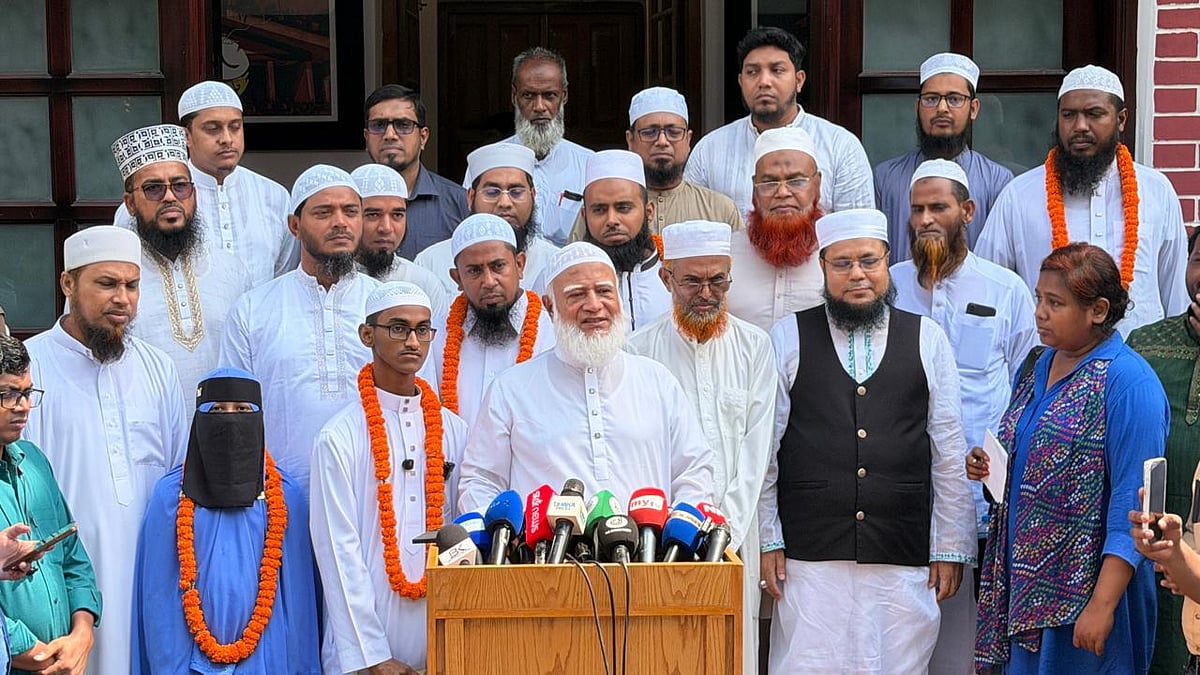 ৪৬তম কিং আবদুল আজিজ আন্তর্জাতিক কোরআন প্রতিযোগিতায় বিজয়ী বাংলাদেশি হাফেজদের বিরোধীদলীয় নেতার পক্ষ থেকে সংবর্ধনা দেওয়া হয়। আজ বৃহস্পতিবার দুপুরে