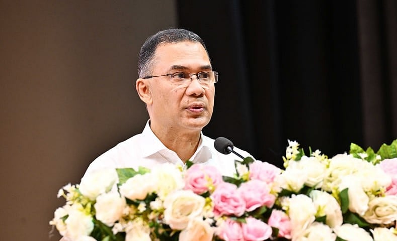 শুভ জন্মাষ্টমী উপলক্ষে আয়োজিত সনাতন ধর্মাবলম্বী বিশিষ্ট ব্যক্তিদের সঙ্গে শুভেচ্ছা বিনিময় এবং সম্মানী বিতরণ অনুষ্ঠানে প্রধানমন্ত্রী তারেক রহমান। ওসমানী স্মৃতি মিলনায়তন, ঢাকা, ৩ সেপ্টেম্বর