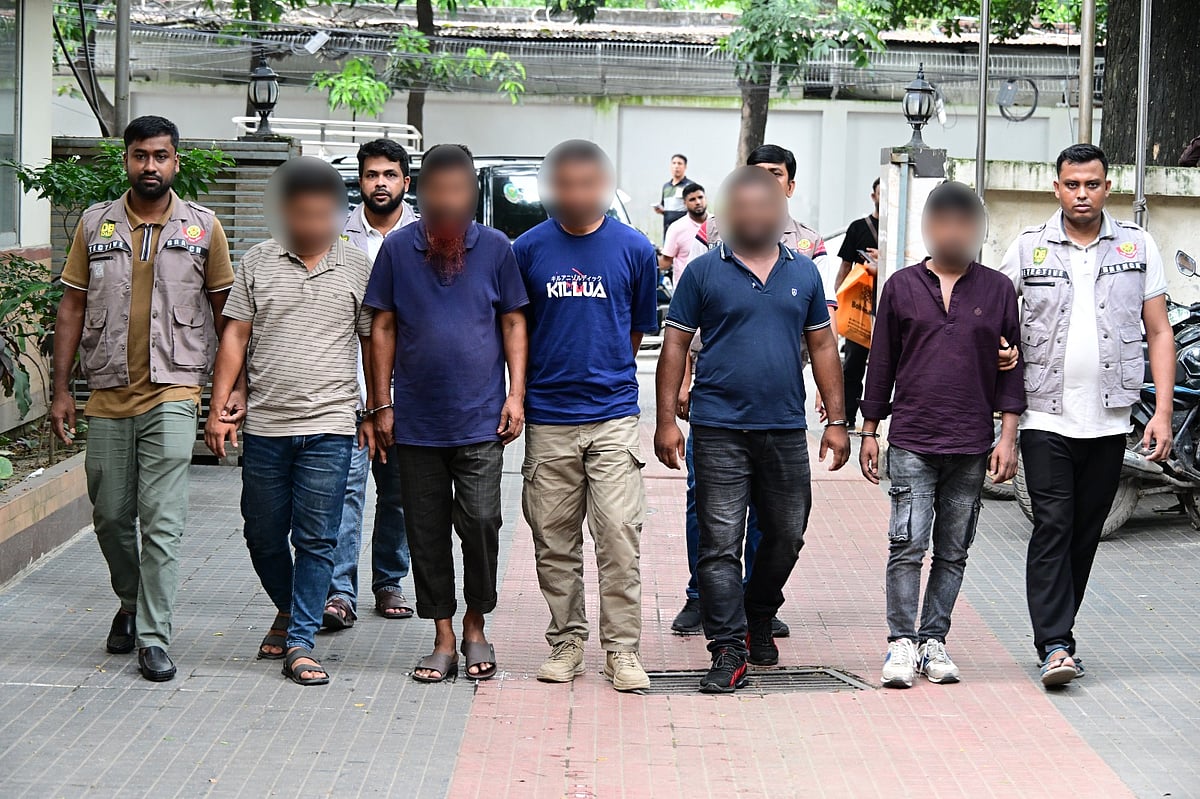 ডাকাতির প্রস্তুতির সময় হাতেনাতে গ্রেপ্তার ডাকাত দলের পাঁচ সদস্য