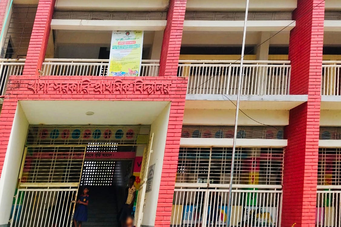 বগুড়ার শেরপুর উপজেলার খানপুর ইউনিয়নে খাগা সরকারি প্রাথমিক বিদ্যালয়। গতকাল বৃহস্পতিবার দুপুরে