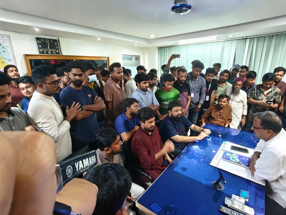 কটূক্তির অভিযোগে গাজীপুরে গ্রেপ্তার তরুণের মুক্তির দাবিতে থানায় অবস্থান নেন এনসিপির নেতা–কর্মীরা। গতকাল বৃহস্পতিবার রাতে নগরের গাছা থানায়