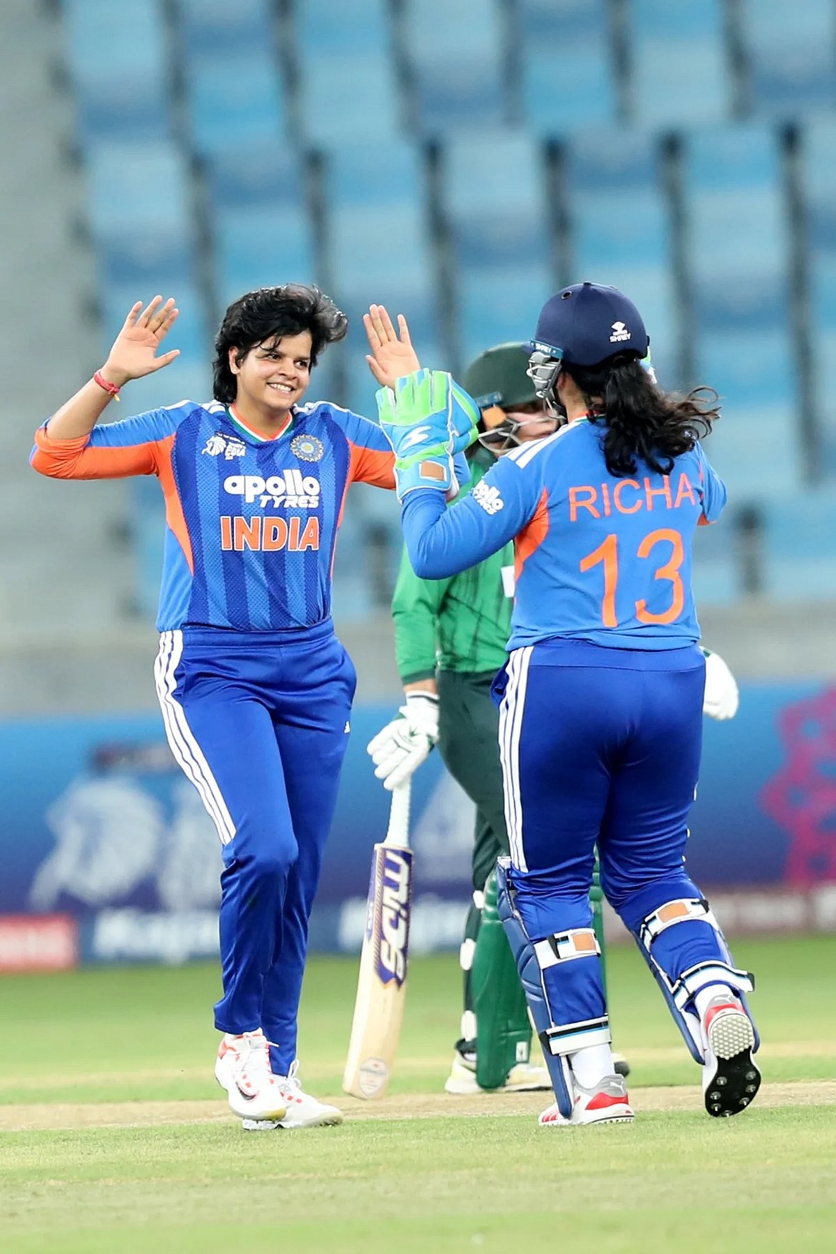 ৫৫ রানে অলআউট হয়ে গেছে পাকিস্তানের মেয়েরা