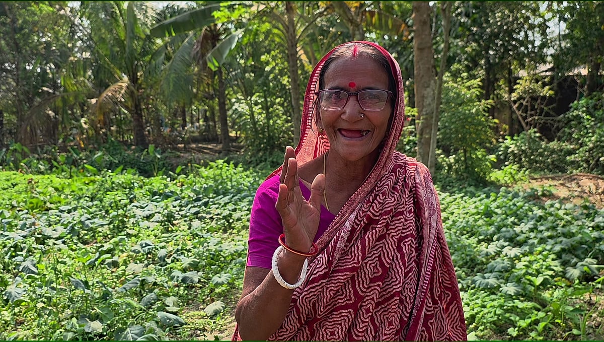 রেনুকা রাণী মিস্ত্রি এখন এলাকার মানুষের কাছে পরিচিত আধুনিক এক প্রান্তিক চাষি হিসেবে