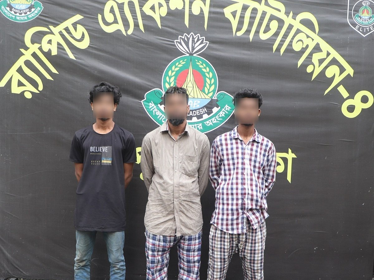 রাজধানীর দারুসসালামে নিজ বাসায় স্ত্রীকে গুলি করার ঘটনায় স্বামীসহ তিনজনকে গ্রেপ্তার করে র্যাব–৪