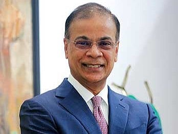 ৮ বছর পর সিঙ্গাপুরের শীর্ষ ৫০ ধনীর তালিকা থেকে বাদ পড়লেন আজিজ খান