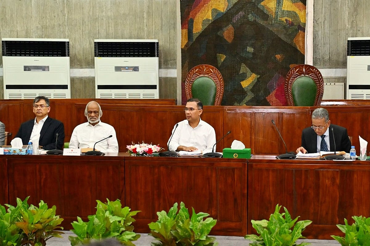 প্রধানমন্ত্রী তারেক রহমানের সভাপতিত্বে মন্ত্রিসভার বৈঠক হয়। সোমবার রাতে জাতীয় সংসদ ভবনে