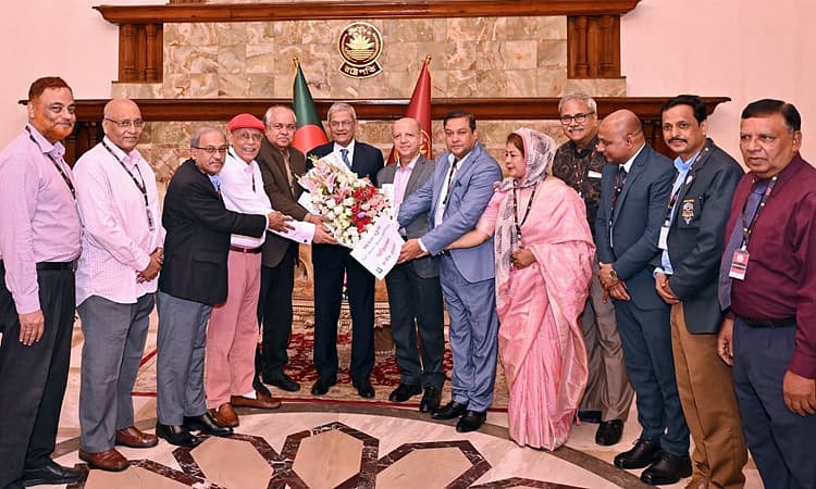 আজ দুপুরে জাতীয় প্রেসক্লাবের ম্যানেজিং কমিটির ১২ সদস্যের একটি দল রাষ্ট্রপতি মির্জা ফখরুল ইসলাম আলমগীরের সঙ্গে বঙ্গভবনে সৌজন্য সাক্ষাৎ করেন