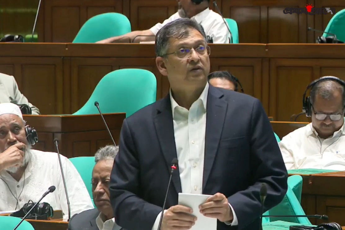 জাতীয় সংসদে কথা বলছেন স্বরাষ্ট্রমন্ত্রী সালাহউদ্দিন আহমদ