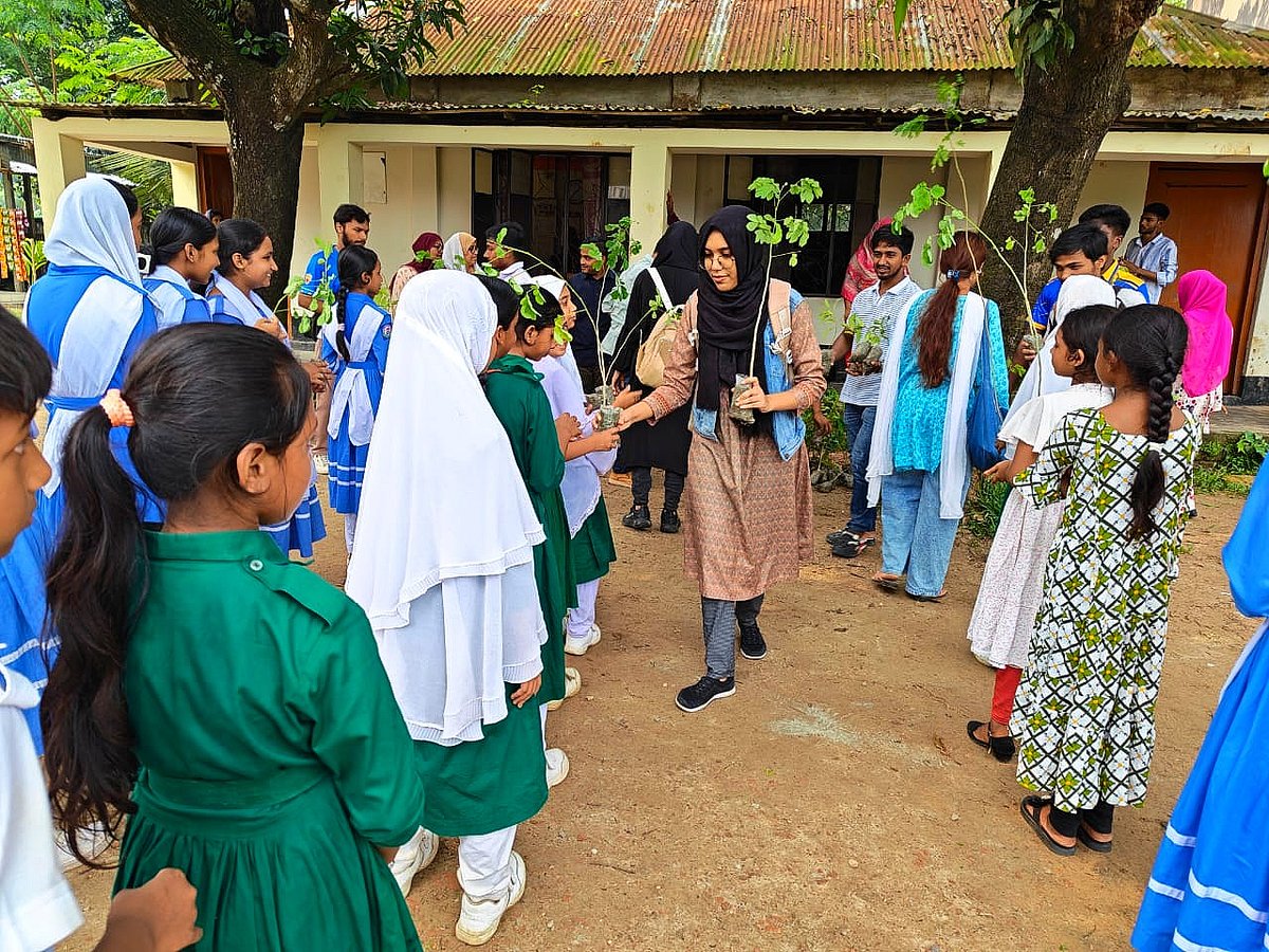 Image from source article: শিক্ষার্থীদের মধ্যে পরিবেশ রক্ষার দায়িত্ববোধ তৈরি হোক