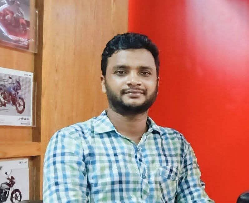 লোহাগাড়া উপজেলার ইকরা আবদুল জব্বার উচ্চবিদ্যালয়ের হিসাববিজ্ঞান বিভাগের সহকারী শিক্ষক নজরুল ইসলাম