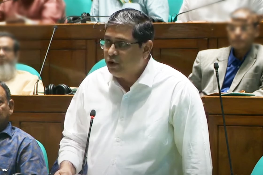 জাতীয় সংসদে ৩০০ বিধিতে দেওয়া বিবৃতিতে দেশের ডেঙ্গু পরিস্থিতি তুলে ধরেন স্থানীয় সরকার প্রতিমন্ত্রী মীর শাহে আলম