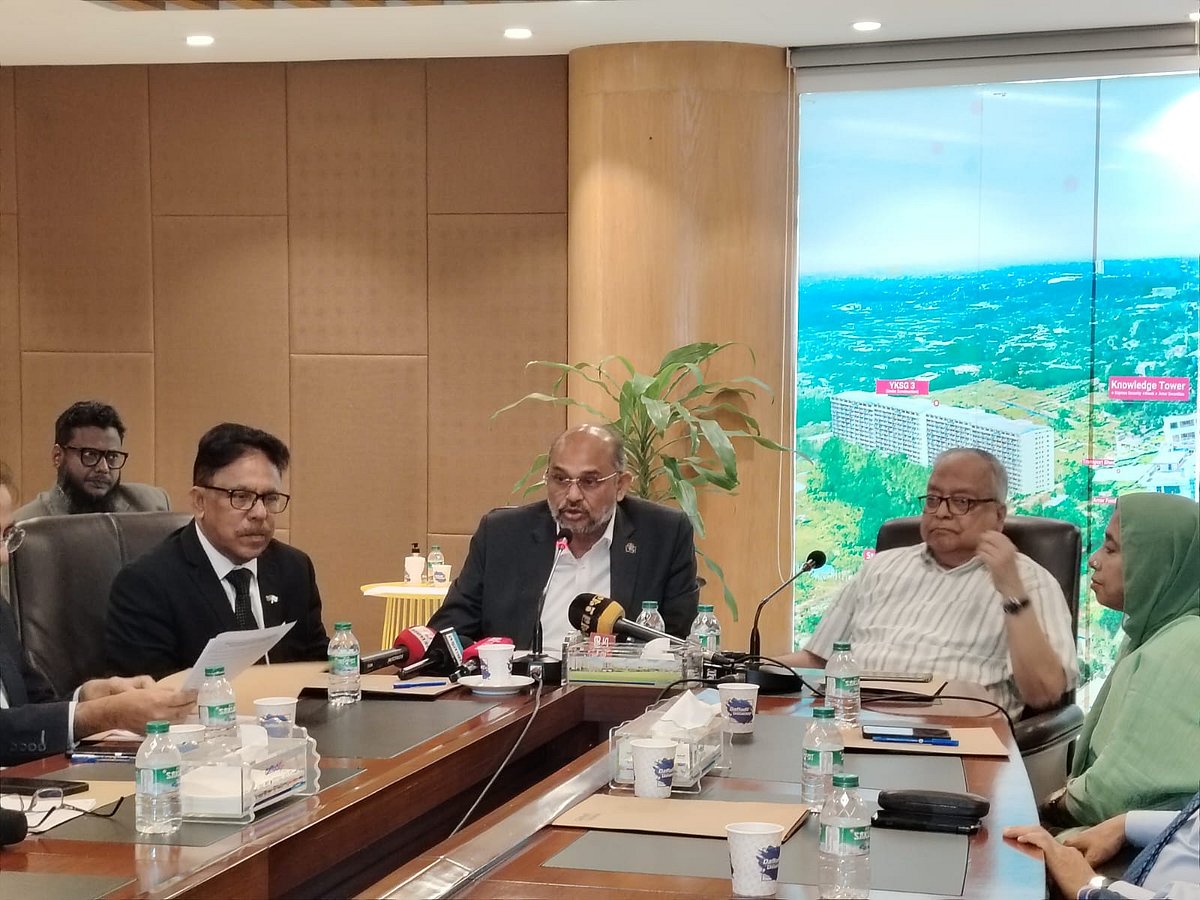 সাভারের বিরুলিয়ায় ড্যাফোডিল ইন্টারন্যাশনাল ইউনিভার্সিটির ক্যাম্পাসে সেন্টার ফর গভর্ন্যান্স স্টাডিজ (সিজিএস) উদ্বোধন উপলক্ষে আয়োজিত অনুষ্ঠানে বক্তব্য দেন প্রধানমন্ত্রীর অর্থ ও পরিকল্পনা উপদেষ্টা রাশেদ আল মাহমুদ তিতুমীর। ১২ সেপ্টেম্বর