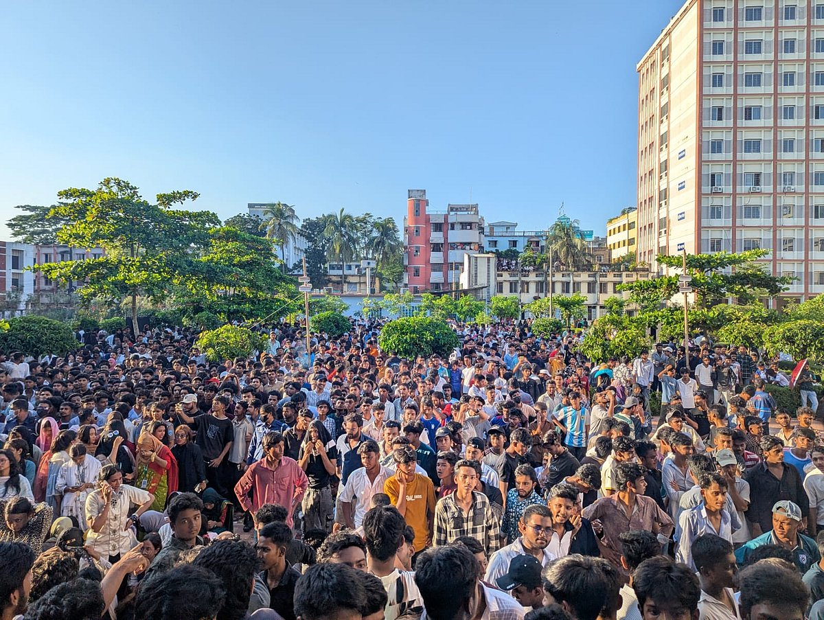 Image from source article: ব্রাহ্মণবাড়িয়া সরকারি কলেজের সাংস্কৃতিক অনুষ্ঠানে ‘হাইওয়ে’র পরিবেশনায় মাতে তারুণ্য