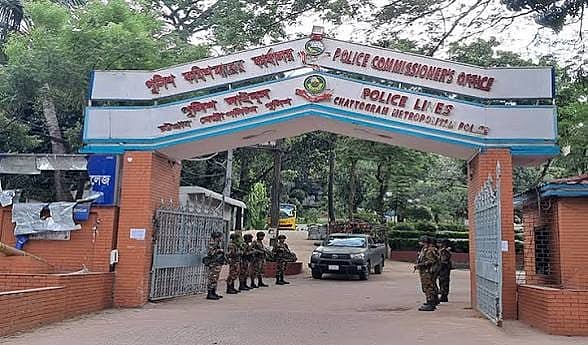 ব্যবসায়ীকে তুলে নিয়ে ১৮ লাখ টাকা আত্মসাতের অভিযোগ, পুলিশের এসিসহ দুই এএসআই প্রত্যাহার
