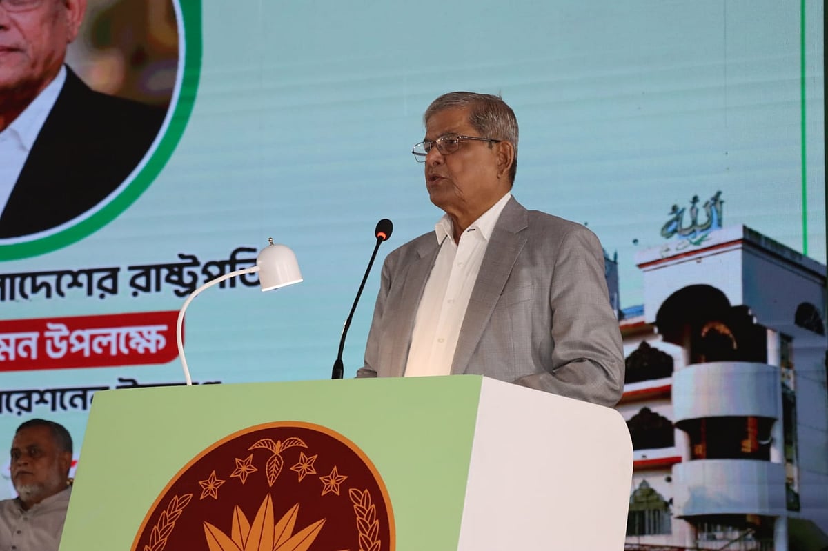 সিলেট সিটি করপোরেশন আয়োজিত নাগরিক সংবর্ধনায় বক্তব্য দেন রাষ্ট্রপতি মির্জা ফখরুল ইসলাম আলমগীর। সিটি করপোরেশন প্রাঙ্গণ, সিলেট। ১৫ সেপ্টেম্বর ২০২৬
