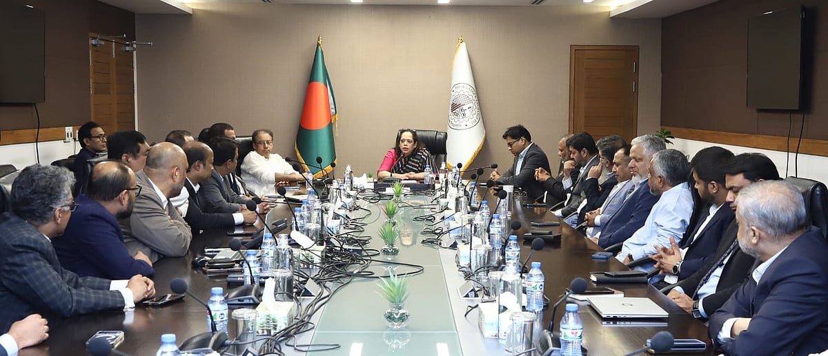 শেয়ারবাজারের শীর্ষ ৩০ ব্রোকারেজ হাউসের শীর্ষপর্যায়ের নির্বাহীদের সঙ্গে বাজার পরিস্থিতি নিয়ে ডিএসই কর্তৃপক্ষের বৈঠক