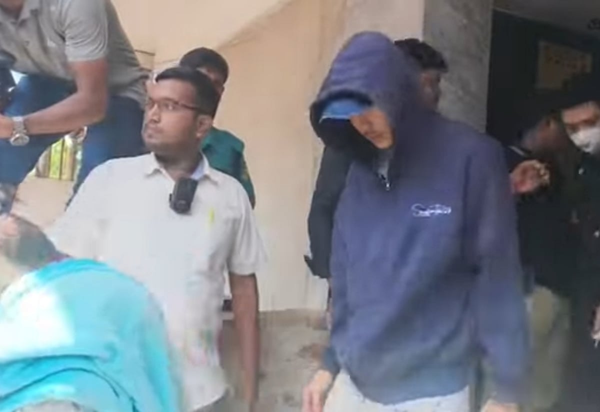 চট্টগ্রামের খুলশী থেকে বিদেশি নাগরিকদের গ্রেপ্তার করা হয়