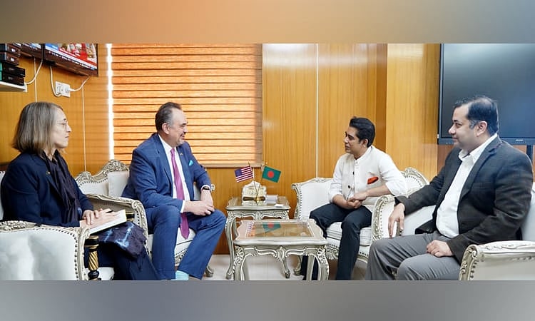 তথ্য ও সম্প্রচারমন্ত্রী আন্দালিভ রহমান ও প্রতিমন্ত্রী ইয়াসের খান চৌধুরীর সঙ্গে সাক্ষাৎ করেছেন বাংলাদেশে নিযুক্ত মার্কিন রাষ্ট্রদূত ব্রেন্ট টি ক্রিস্টেনসেন। বাংলাদেশ সচিবালয়, ঢাকা। ১৬ সেপ্টেম্বর ২০২৬