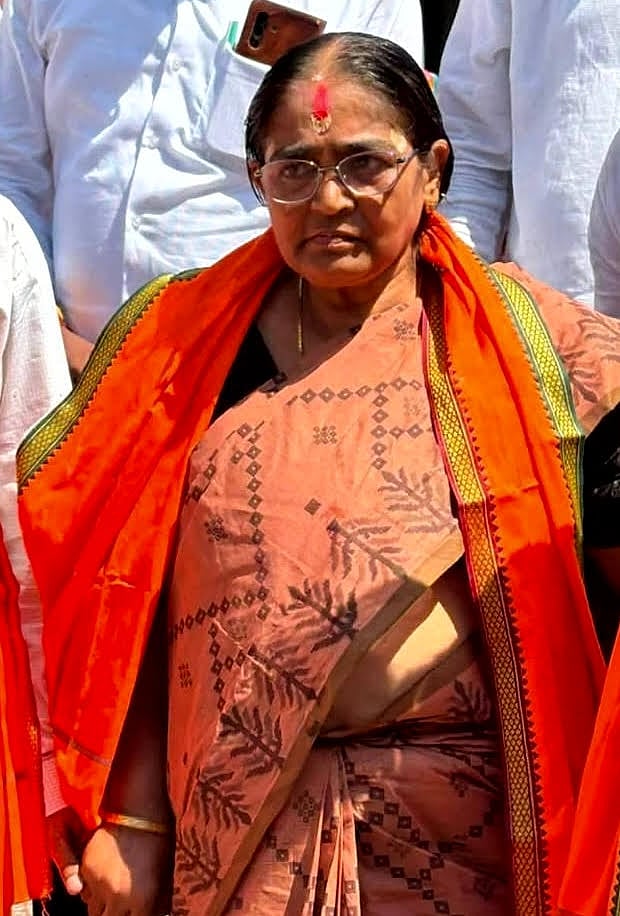 পশ্চিমবঙ্গের মুখ্যমন্ত্রী শুভেন্দু অধিকারীর নিহত ব্যক্তিগত সহকারী চন্দ্রনাথ রথের মা হাসি রানী রথ