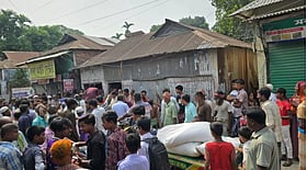 বিএনপি নেতার সার বিক্রয়কেন্দ্রের তালা ভাঙার চেষ্টা ক্ষুব্ধ কৃষকদের