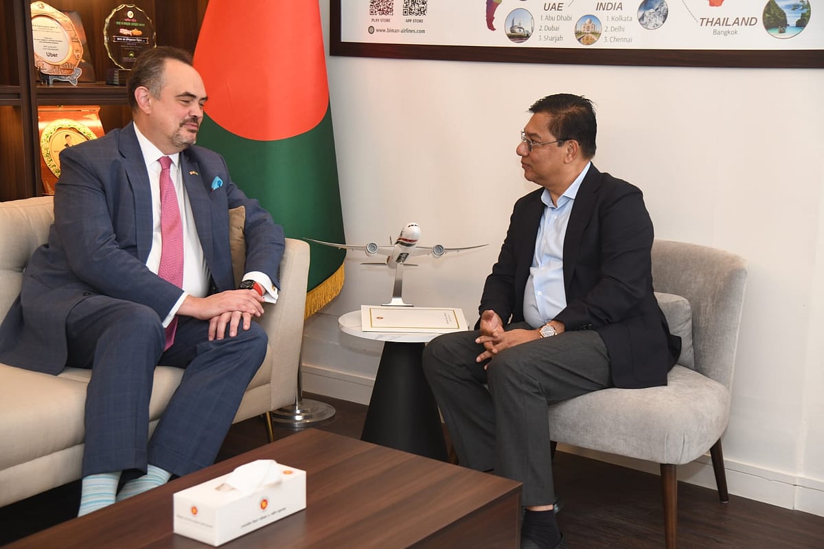 বেসামরিক বিমান পরিবহন ও পর্যটনমন্ত্রী এম রশিদুজ্জামান মিল্লাতের সঙ্গে আজ সাক্ষাৎ করেন মার্কিন রাষ্ট্রদূত ব্রেন্ট টি ক্রিস্টেনসেন