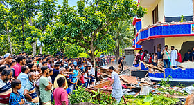শিশুশিক্ষার্থীকে ধর্ষণের পর হত্যা, আসামির বাড়ি গুঁড়িয়ে দিল জনতা
