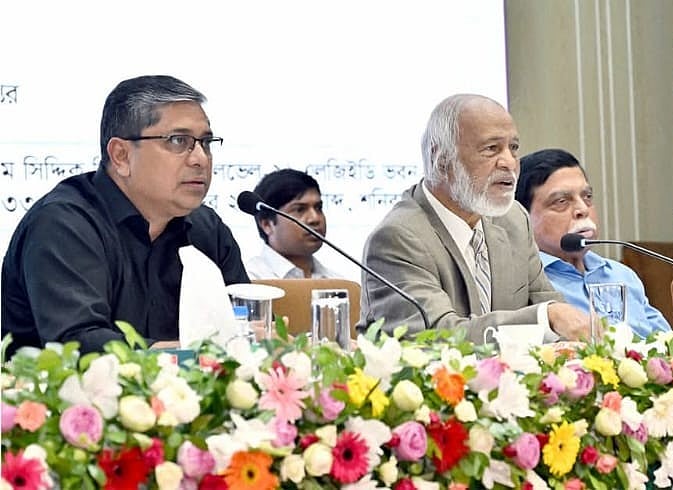 Ministro es mayor o MP – Ministro Shahre Alam.