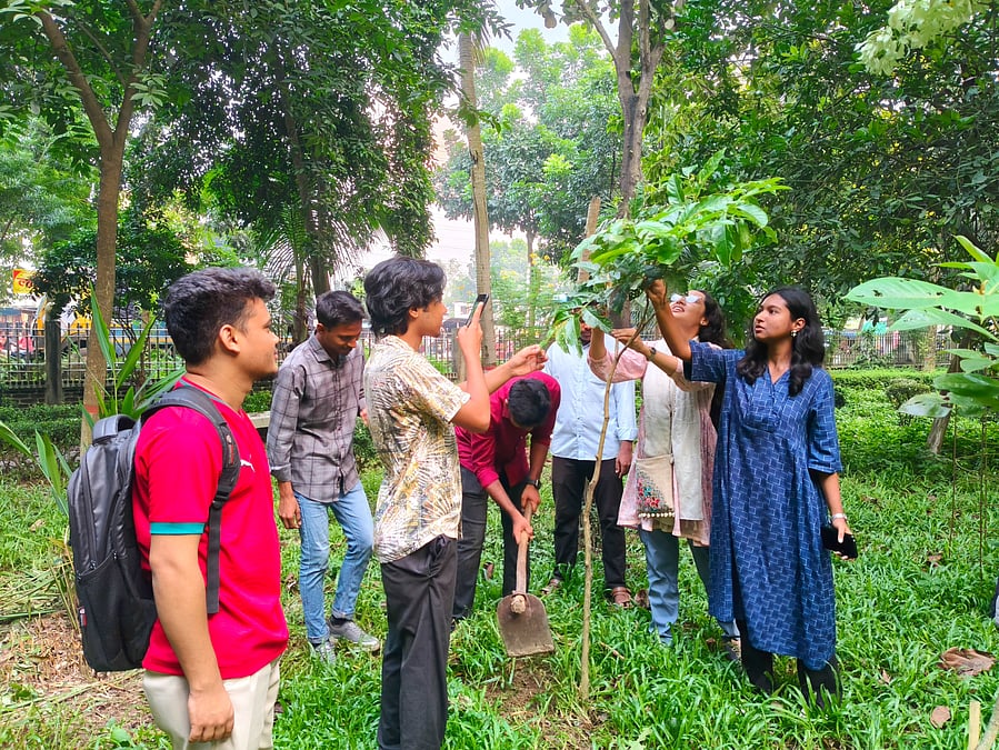 সবুজের যত্নে ছবি, আড্ডায় আগামীর গল্প