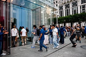 دنیا بھر میں مشتری 18 مصنوعات فروخت کرنے والی ایک لمبی لائن ہے۔