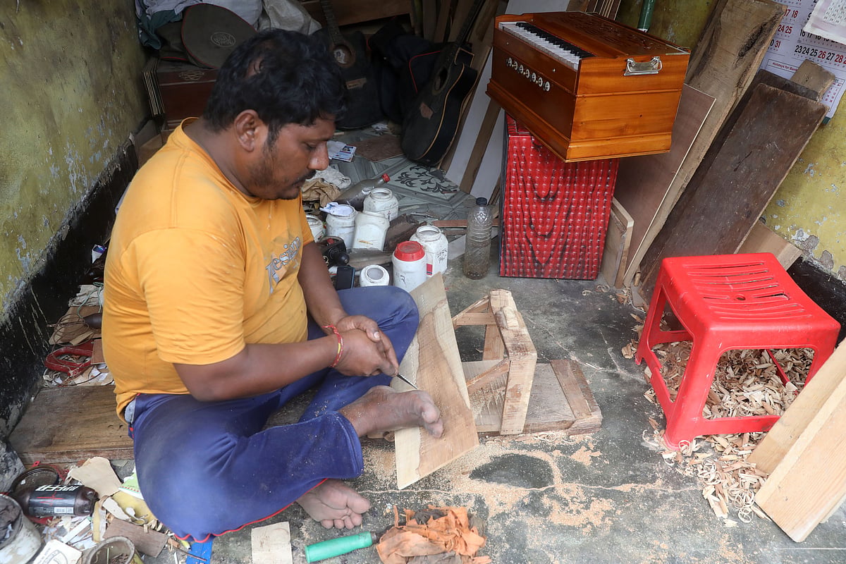 Clopare está ocupado haciendo instrumentos musicales