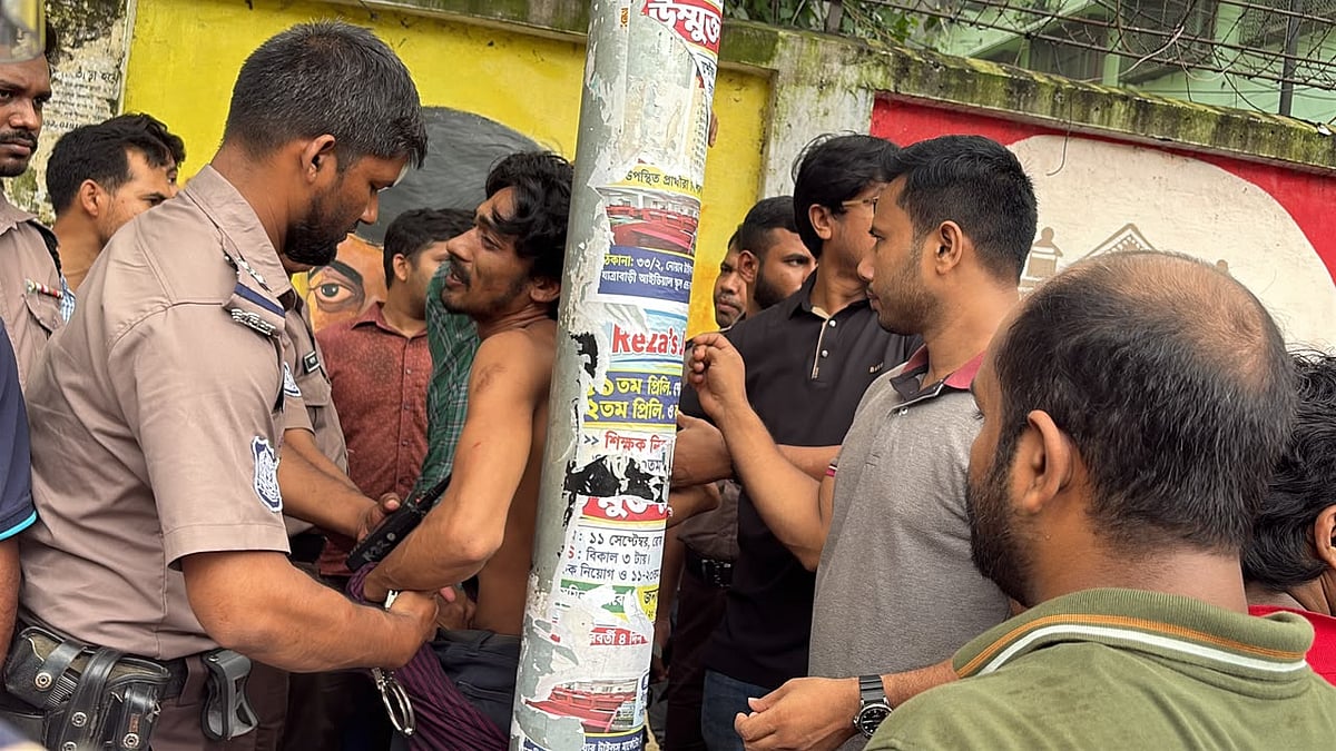 Jagnath University: Student Liggs suspected that "the student was beaten to death by the police after the beating of the driver"