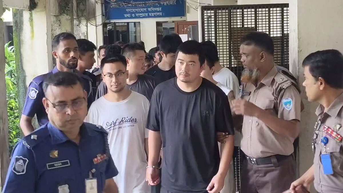 কক্সবাজারের রিসোর্টে ‘সাইবার ফাঁদ’, গোপন ল্যাব, গ্রেপ্তার সেই ৬ বিদেশি তিন দিনের রিমান্ডে