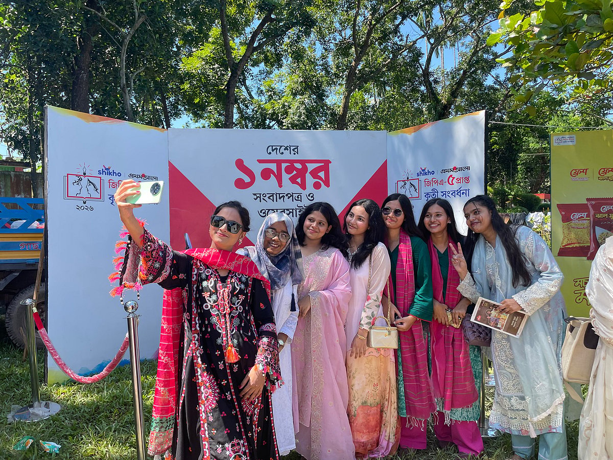 শিখো–প্রথম আলো জিপিএ–৫ প্রাপ্ত কৃতী সংবর্ধনায় এসেছে উচ্ছ্বসিত শিক্ষার্থীরা। কিশোরগঞ্জ, ২১ সেপ্টেম্বর ২০২৬