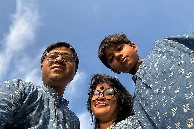 মা–বাবার সঙ্গে ইশায়াত শাহরিয়ার অপ্রতিম