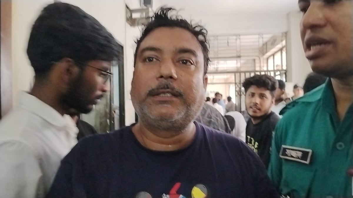 شمال کی طرف سے اخذ کردہ گرفتاری "ہندوستان کا شہری، بھارتی شہری، راول، 4 دن پرانا" ہے۔