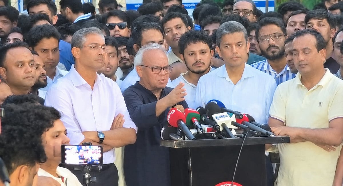 Esos bombardeos son los enemigos de la independencia de Bangladesh, el enemigo de la democracia: Rizvi