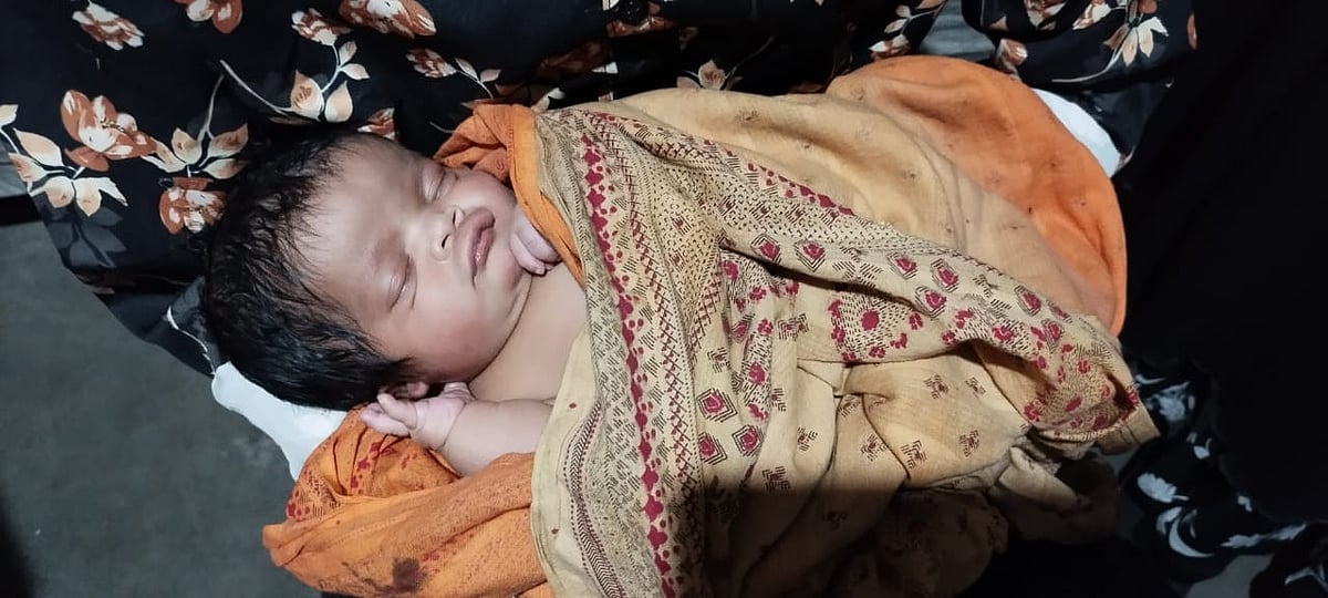 উদ্ধার হওয়া নবজাতক