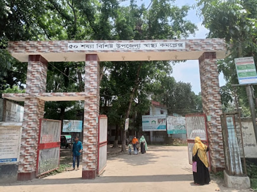 মেয়েকে ছোবল, জ্যান্ত সাপসহ হাসপাতালে ছুটলেন বাবা