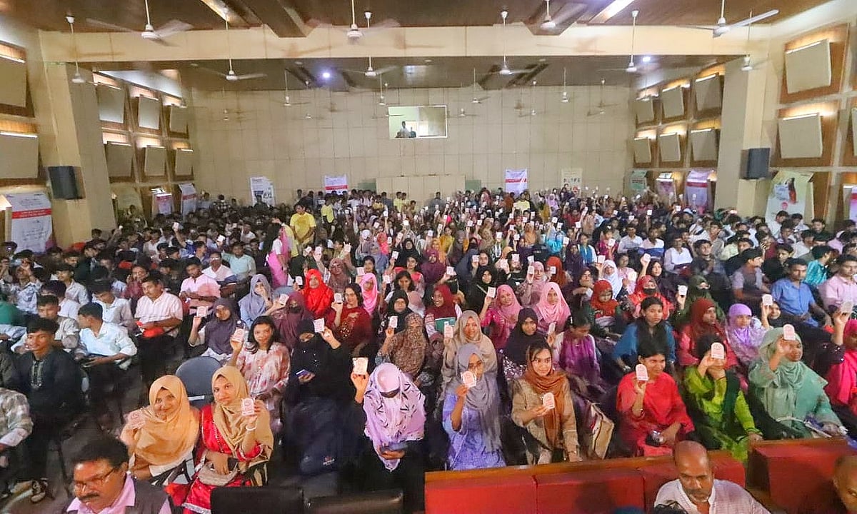 শুধু ভালো ফল করলেই হবে না, ভালো মানুষও হতে হবে শুধু ভালো ফল করলেই হবে না, ভালো মানুষও হতে হবে
