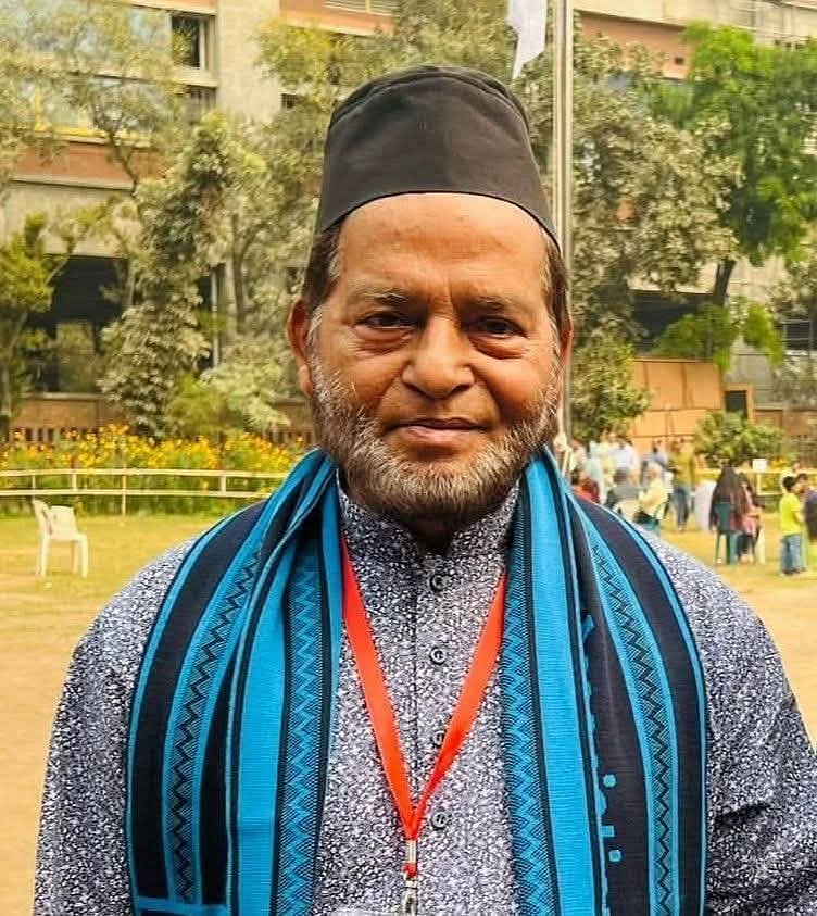 ڈھاکہ یونیورسٹی پروفیسر ہیں۔ محمد ابراہیم اب نہیں ہے۔