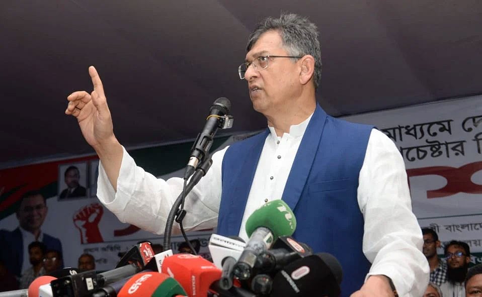 সমাবেশে প্রধান অতিথির বক্তব্য দেন স্বরাষ্ট্রমন্ত্রী সালাহউদ্দিন আহমদ। আজ শনিবার বিকেলে রাজধানীর ধোলাইখাল–সংলগ্ন সাদেক হোসেন খোকা মাঠে 