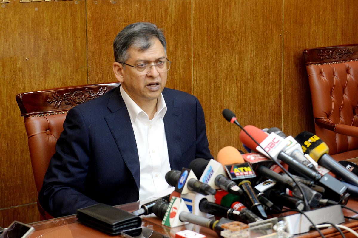 ব্রিফিংয়ে স্বরাষ্ট্রমন্ত্রী সালাহউদ্দিন আহমদ। আজ রোববার দুপুরে বাংলাদেশ সচিবালয়ে স্বরাষ্ট্র মন্ত্রণালয়ের সম্মেলনকক্ষে