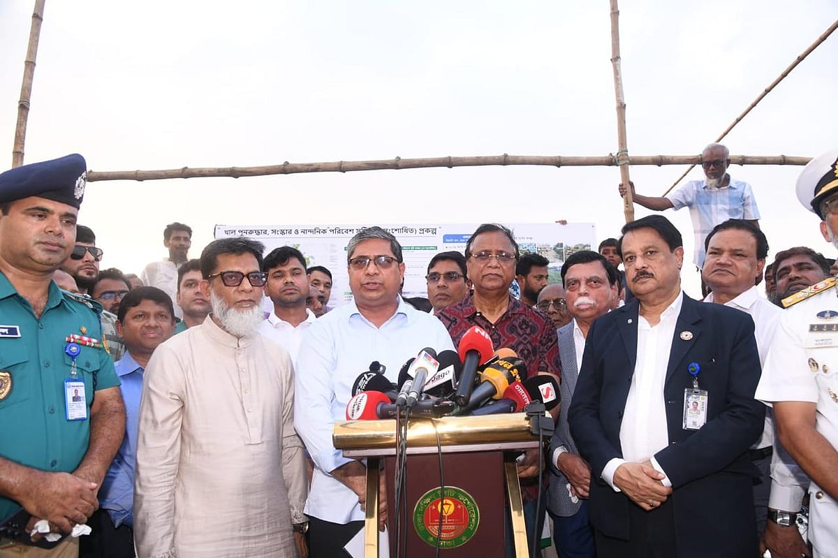 কানাডা–অস্ট্রেলিয়ার কথা বলব না, ঢাকা হবে বাসযোগ্য: স্থানীয় সরকার প্রতিমন্ত্রী