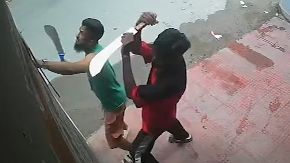 ایک فوج کے ساتھ واپس آ کر رمڈا ادا کیا۔