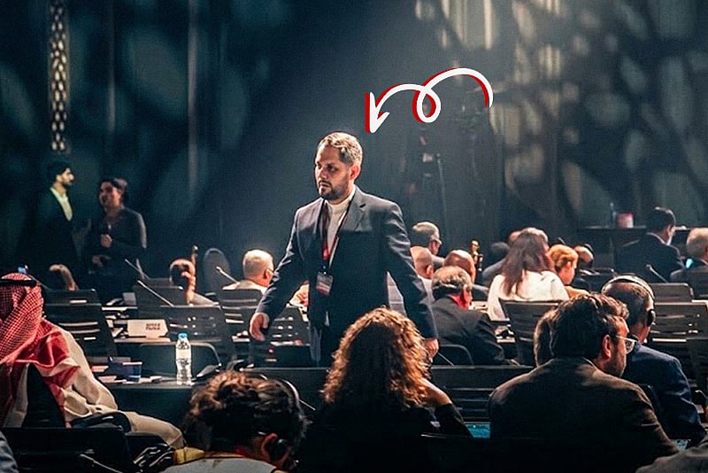 El representante de Irán salió en escena