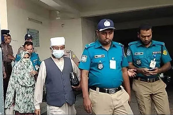 গাজী নজরুল ইসলাম ও তাঁর প্রথম স্ত্রী মাকছুদা ইসলাম। ২১ সেপ্টেম্বর রাজধানীর শেরেবাংলা নগর থানায় 