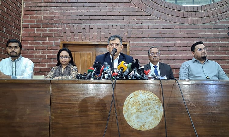 আজ মঙ্গলবার জাতীয় সংসদে সাংবাদিকদের সঙ্গে কথা বলেন স্বরাষ্ট্রমন্ত্রী সালাহউদ্দিন আহমদ